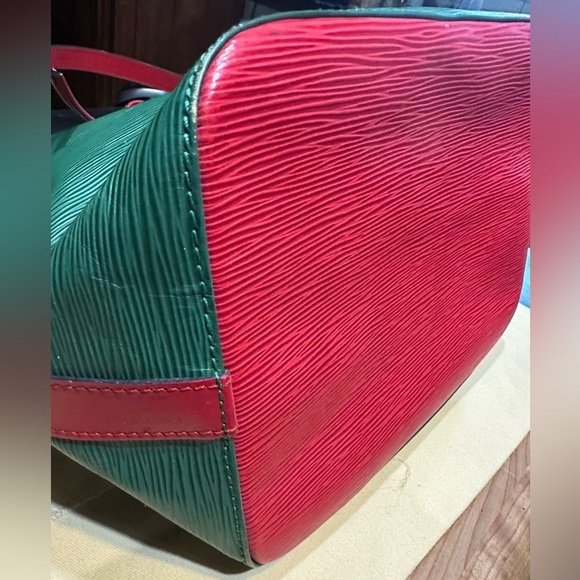 Louis Vuitton red & Borneo green epi petite bucket bag with dust bag - Picture 12 of 16